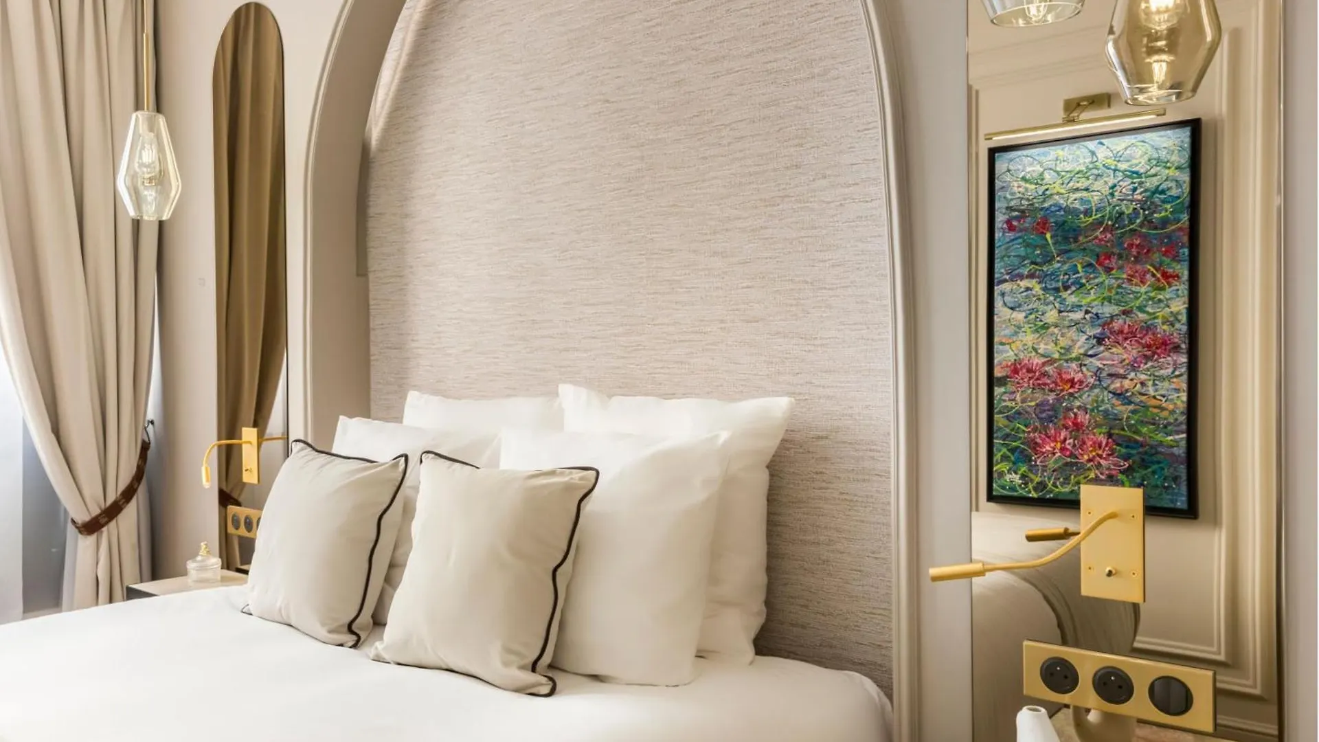 Merveil - Signature Suite -Tour Eiffel-Grenelle II Paris France